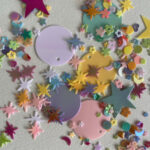 mix círculos y estrellas multicolor